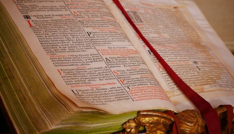 Άλλο η πίστη, άλλο τα συμφέροντα: Η Αγία Γραφή δεν μιλά για «open borders» αλλά για έλεγχο μετανάστευσης