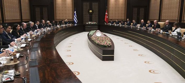 Χαμός στο twitter με την «κάσα-φέρετρο» στην συνάντηση Ερντογάν-Τσίπρα