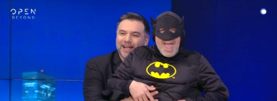 «Επικές» στιγμές Αρναούτογλου – Μουτσινά! Πήραν ακόμα και τηλέφωνο σε ανυποψίαστη τηλεθεάτρια! (βίντεο)