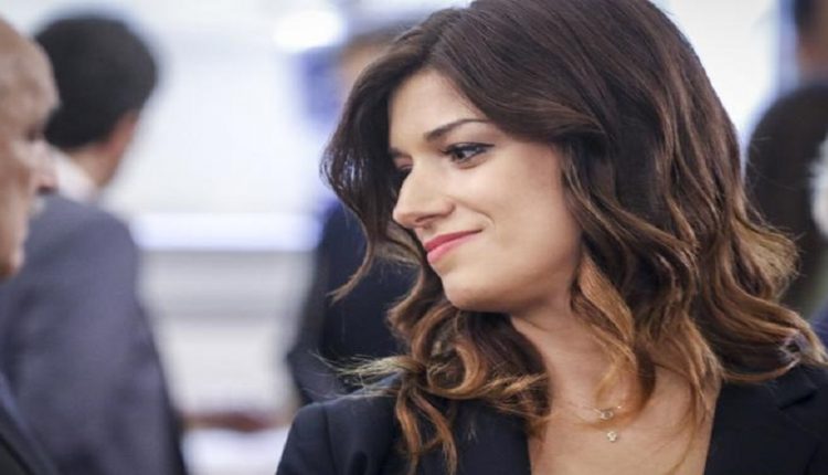 Τα πεντοχίλιαρα της Νοτοπούλου: Με κρατικό χρήμα η προεκλογική της εκστρατεία