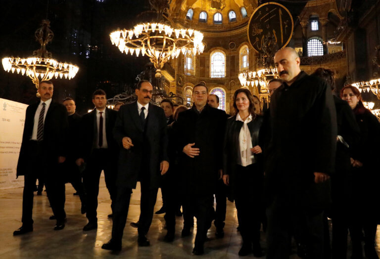 Ο Αλ.Τσίπρας στην Αγιά Σοφιά: Η συγκίνηση, η μαύρη γάτα και η γοητευτική ξεναγός (φώτο-βίντεο)