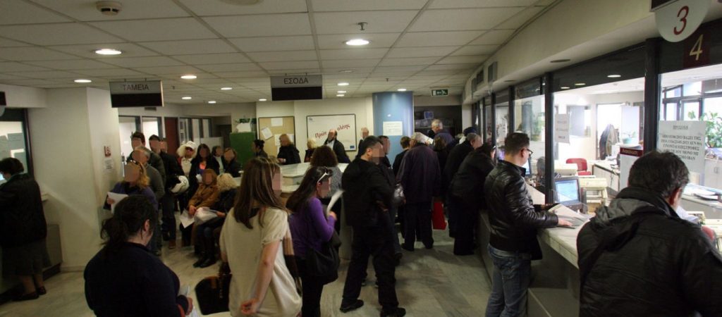 «Ντου» της Εφορίας σε επαγγελματικές εγκαταστάσεις και σπίτια με εντολή Εισαγγελέα