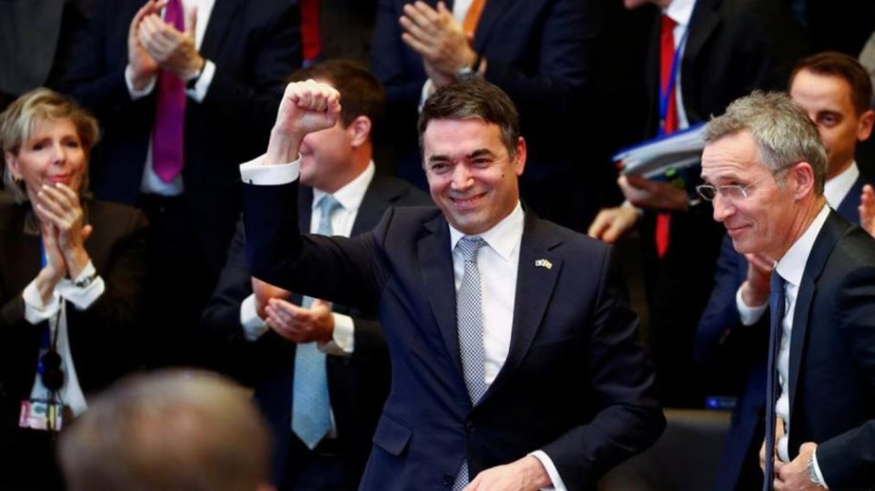 Νέα πρόκληση από Nτιμιτρόφ: «Δεν έχει καμία σημασία ποιο είναι το παλαιότερο έθνος»