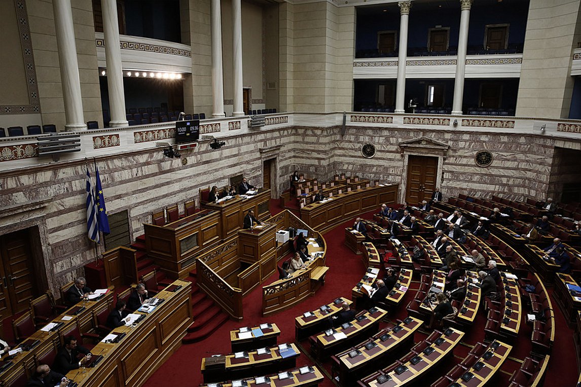 Βουλή: Πέρασε κατά πλειοψηφία η παράταση της σύμβασης για το «Ελευθέριος Βενιζέλος»