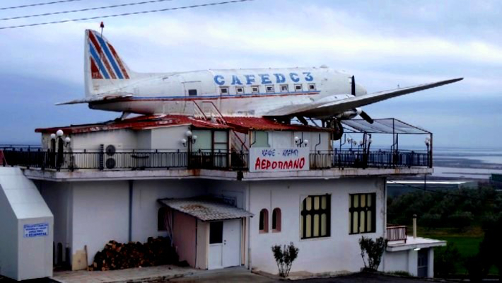 Το τέλος της αθωότητας: Η πιο θρυλική καφετέρια της Ελλάδας, έγινε οίκος ανοχής (φωτό)