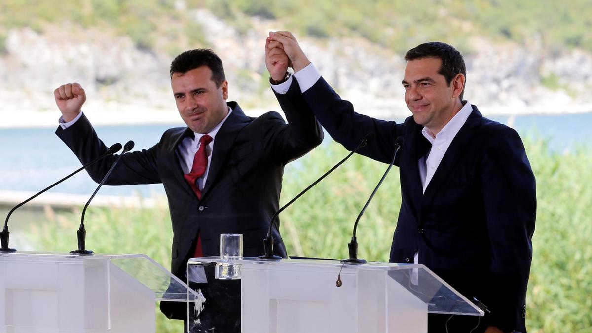 Σε τρελά κέφια ο Ζάεφ: «Η φίλη μας η Ελλάδα η πρώτη που επικύρωσε την ένταξη στο ΝΑΤΟ»