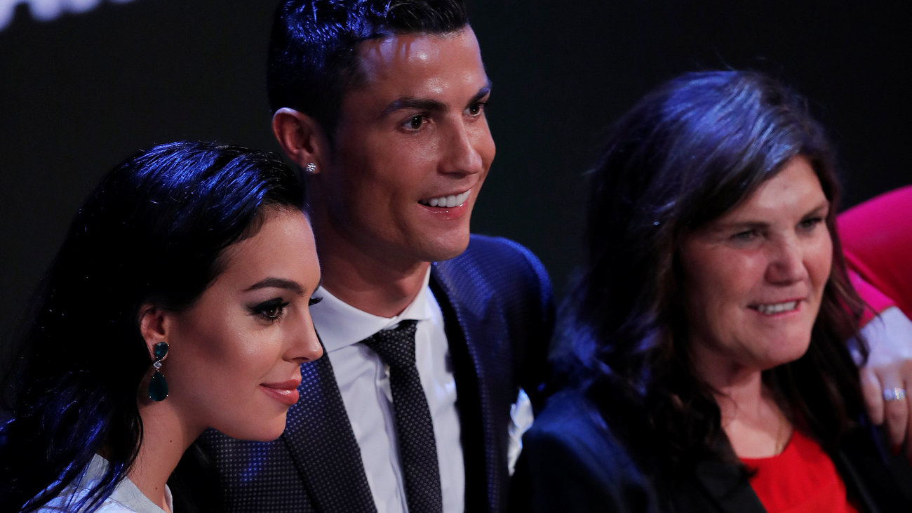 Αγωνία για τον Ρονάλντο: «Μάχη» για τη ζωή της δίνει η μητέρα του