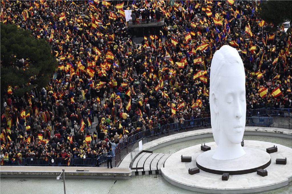 Ισπανία: Χιλιάδες διαδηλωτές στους δρόμους κατά της πρότασης Σάντσεθ για Καταλονία