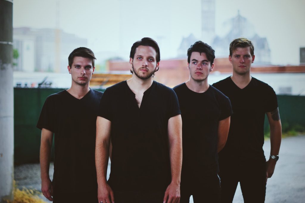 Πέντε ανήλικοι δολοφόνησαν τον frontman του συγκροτήματος Carverton