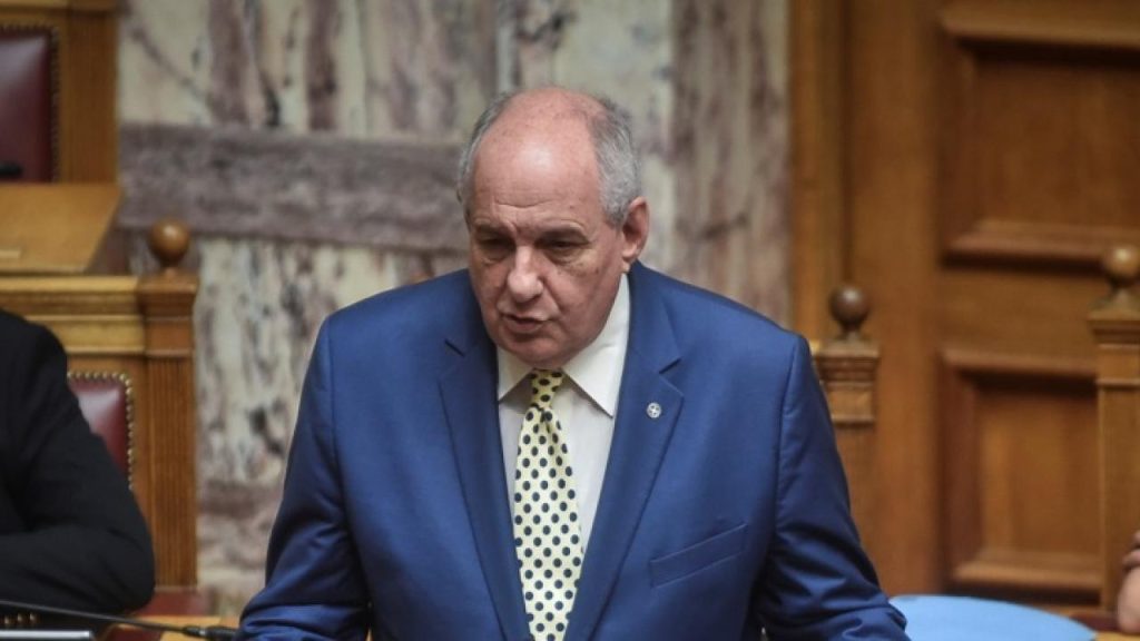 Όταν ο Τέρενς Κουίκ έπαιρνε συνέντευξη από τον Στυλιανό Παττακό (βίντεο)