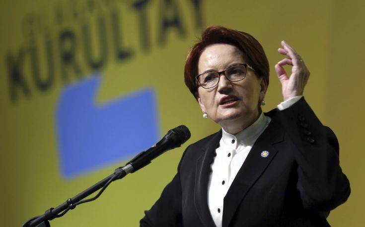 Μεράλ Ακσενέρ σε «μεγάλα κέφια»: «Γιατί ο Τσίπρας δεν πήγε στο μαυσωλείο του Κεμάλ – Τι γίνεται αδέρφια;»