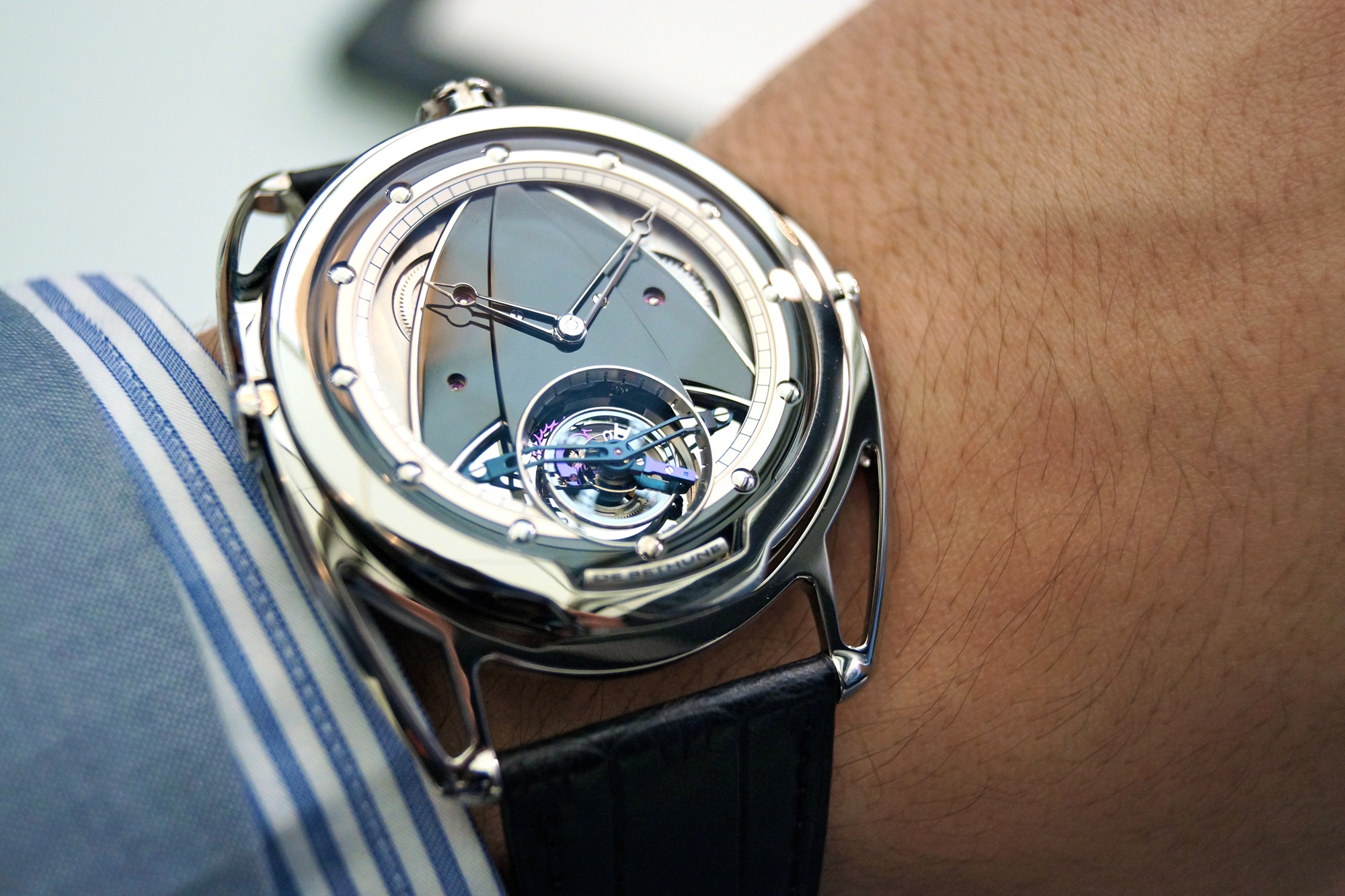 Αυτό είναι το ρολόι που κοστίζει 300.000 ευρώ αλλά… δεν δείχνει την ώρα (βίντεο)