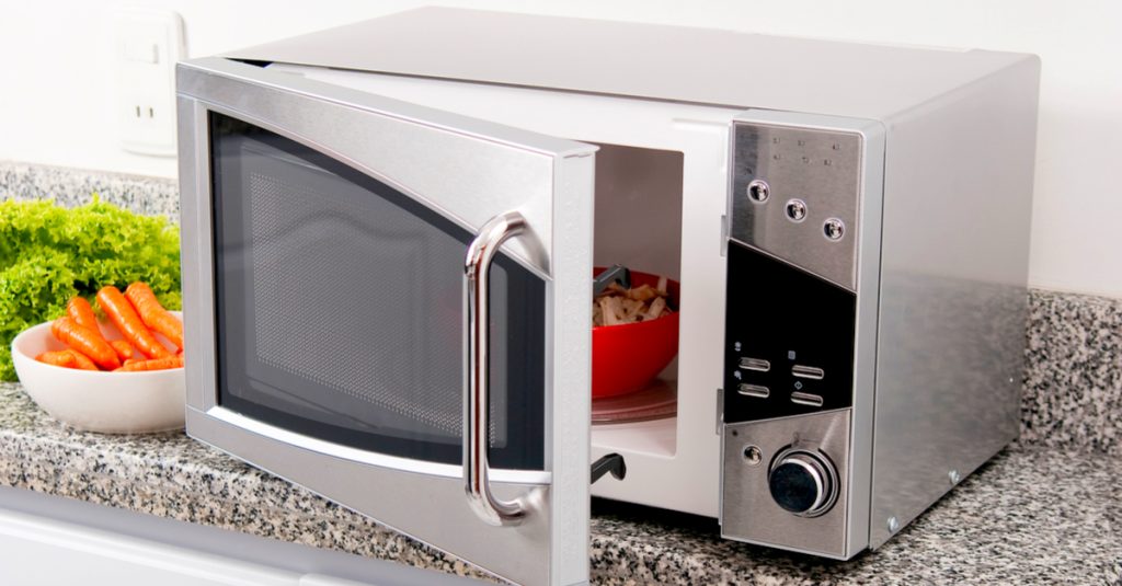 Nα γιατί πρέπει να σταματήσετε να χρησιμοποιείτε τον φούρνο μικροκυμάτων!