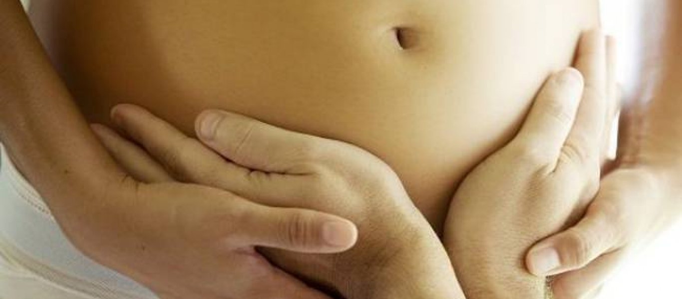 Βρετανία: Έβγαλαν έμβρυο από τη μήτρα, το εγχείρησαν και το ξαναέβαλαν στη θέση του για να ολοκληρωθεί η κύηση (φωτο)