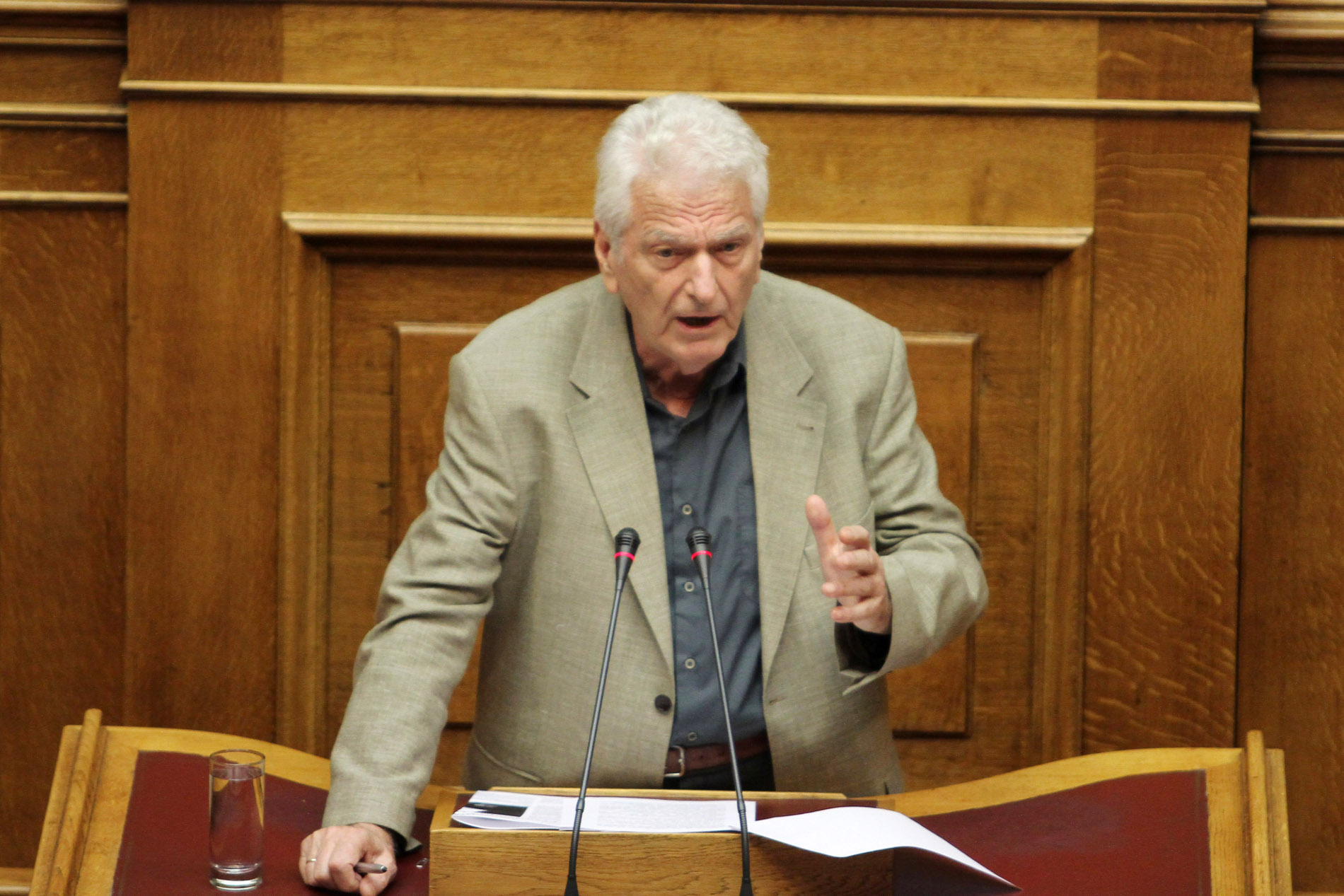 «Η Μακεδονία είναι ελληνική» φώναξαν στον βουλευτή Μηταφίδη του ΣΥΡΙΖΑ (βίντεο)