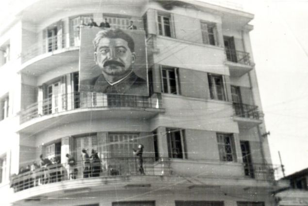 Όταν οι κομμουνιστές «άπλωσαν» τον Στάλιν στα Ιωάννινα (φωτό)