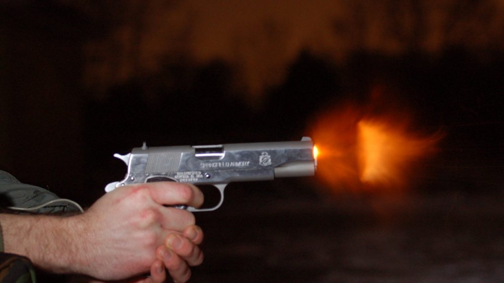 Πυροβολισμοί στο Κερατσίνι – Ανταλλαγή πυρών κακοποιών με αστυνομικούς