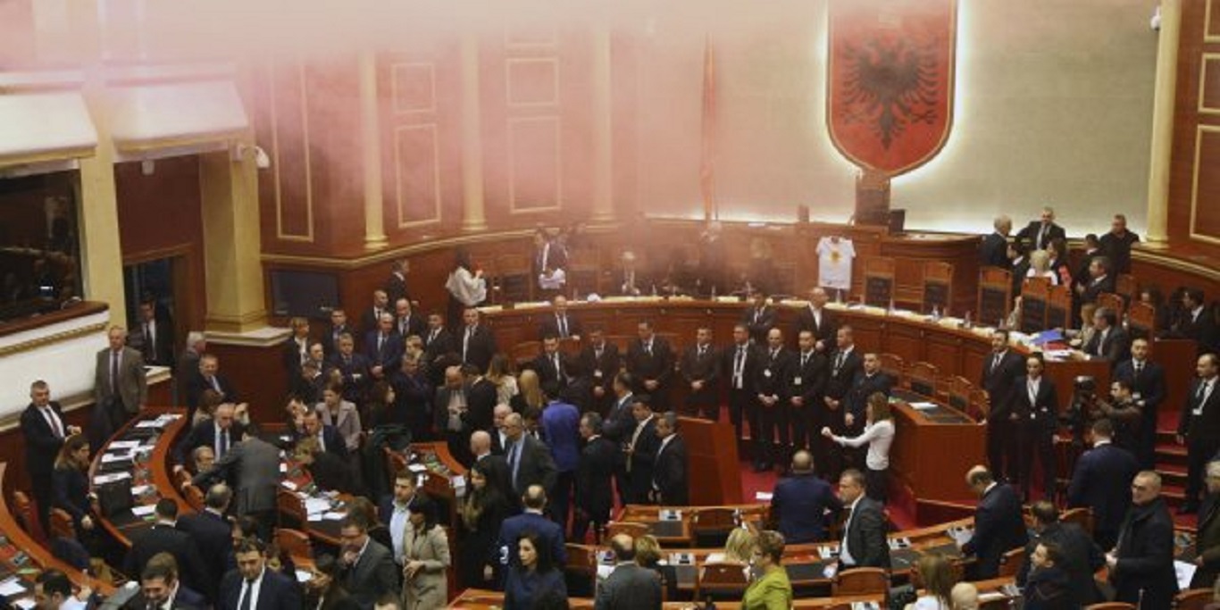 Αλβανία: Υπερψηφίστηκε από τη Βουλή το πρωτόκολλο ένταξης των Σκοπίων στο ΝΑΤΟ