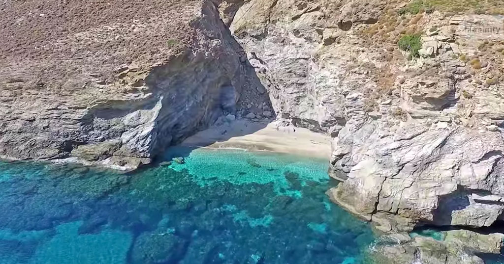 Aυτό είναι το λιμανάκι των ερωτευμένων στην Αττική (βίντεο)