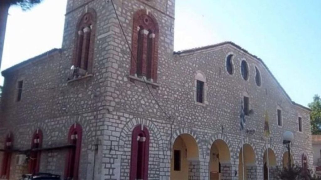 Εκκλησία στον Τύρναβο: Ιερέας έχει εξαφανιστεί και μαζί του λείπουν εικόνες αξίας και 140.000 ευρώ!