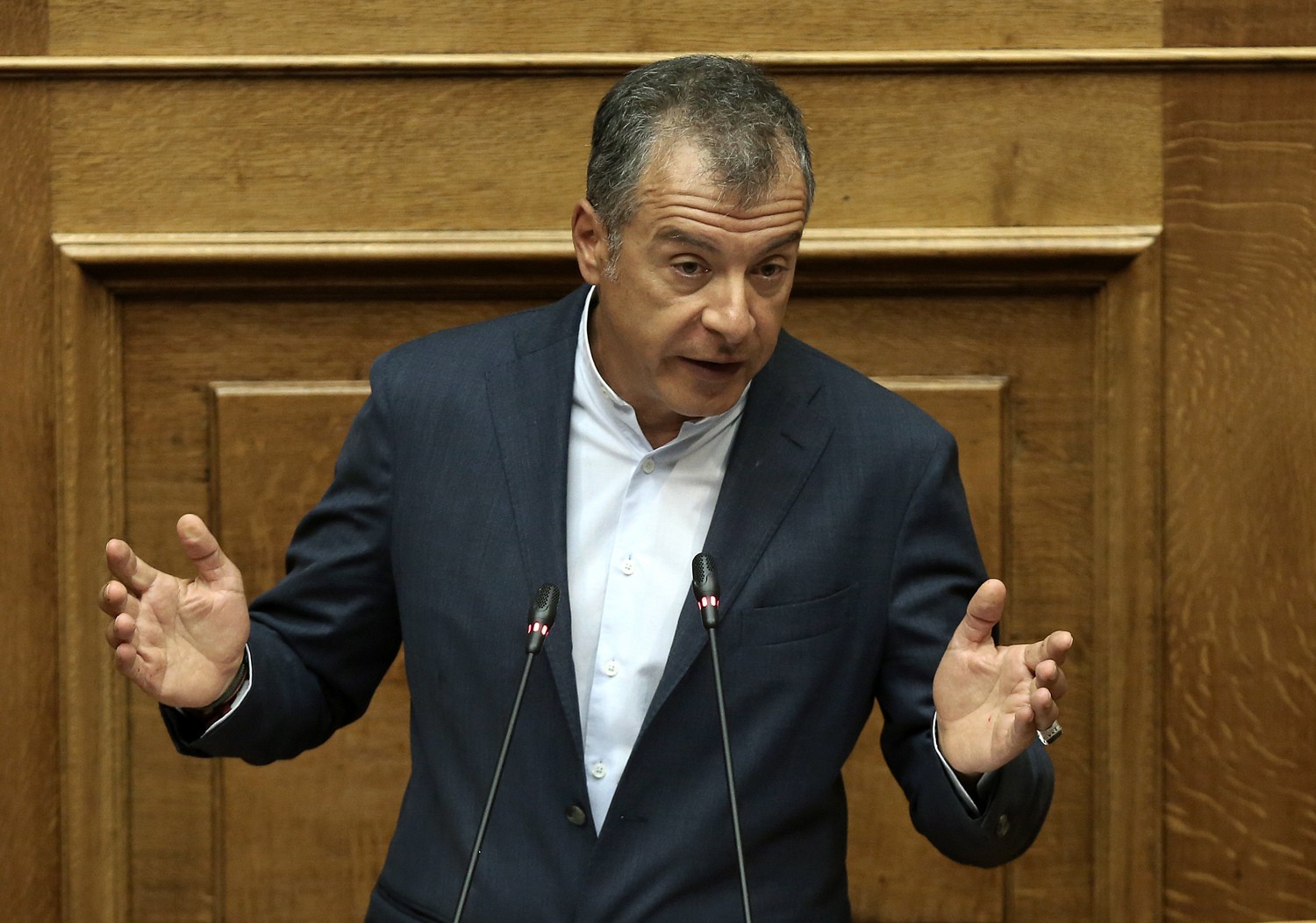 Στ. Θεοδωράκης: Κριτικάρει τα όσα έγιναν στη Βουλή με τραγούδι του Σαββόπουλου