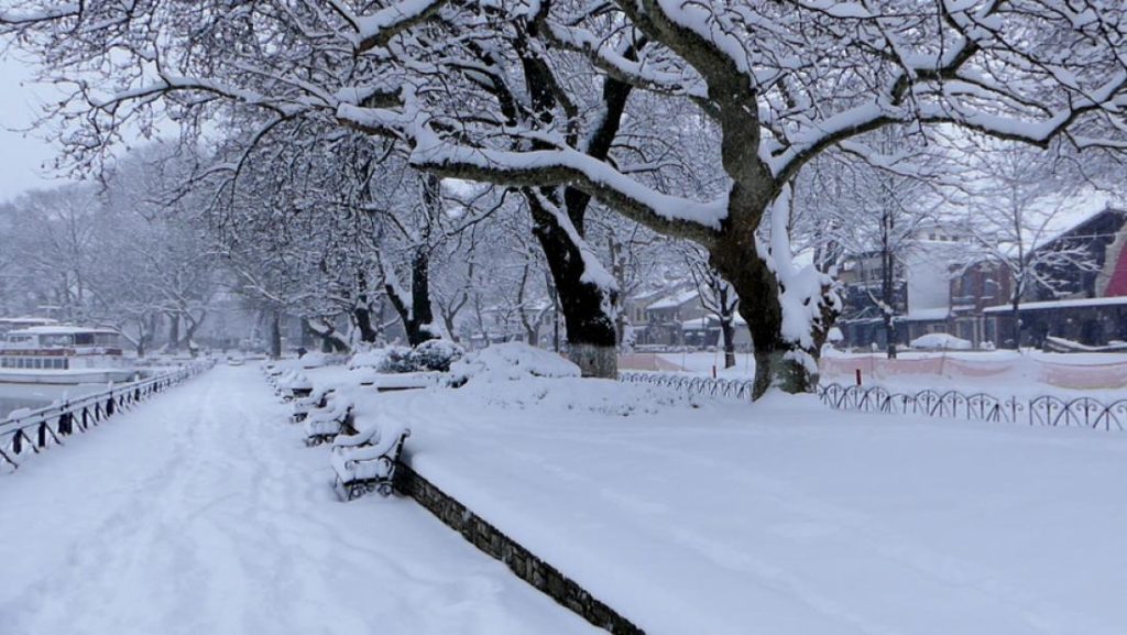 «Αγριεύει» και άλλο ο καιρός: Νέα κακοκαιρία με καταιγίδες, θυελλώδεις ανέμους και χιόνια