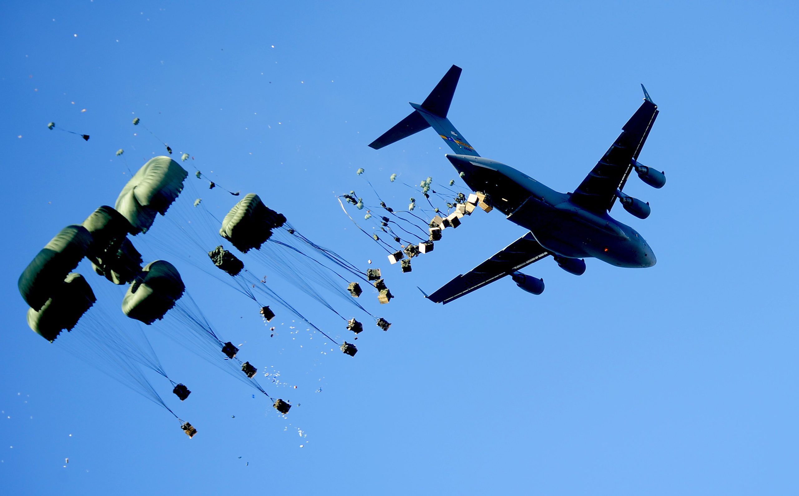 Αμερικανικά μεταφορικά αεροσκάφη θα μεταφέρουν 200 τόνους βοήθειας στα σύνορα Κολομβίας-Βενεζουέλας