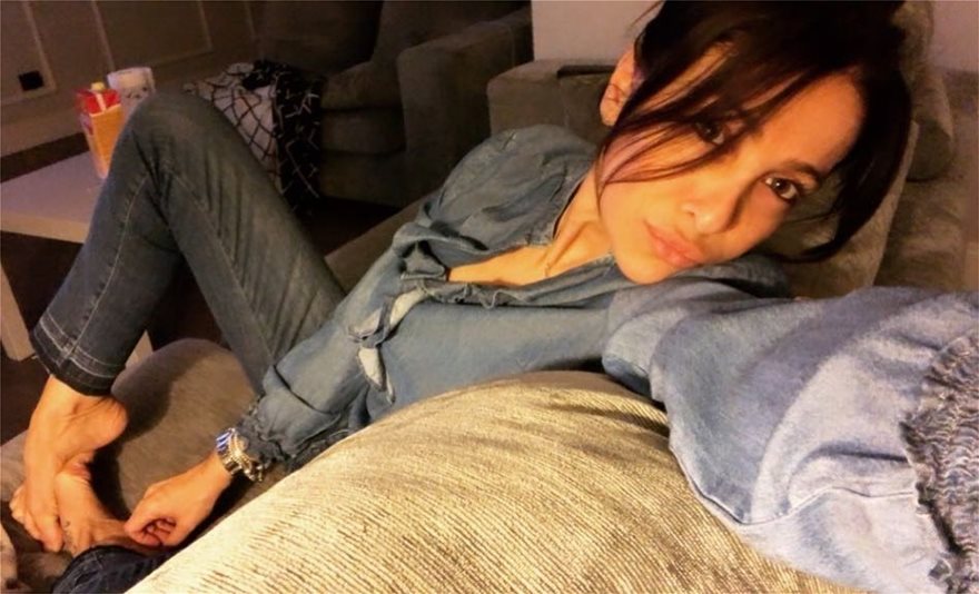 «Μαμά, μαζέψου!»: Άσος της Ρόμα ζητά από τη 40άρα μητέρα του να «κόψει» τις «τολμηρές» selfies – Δείτε φωτό