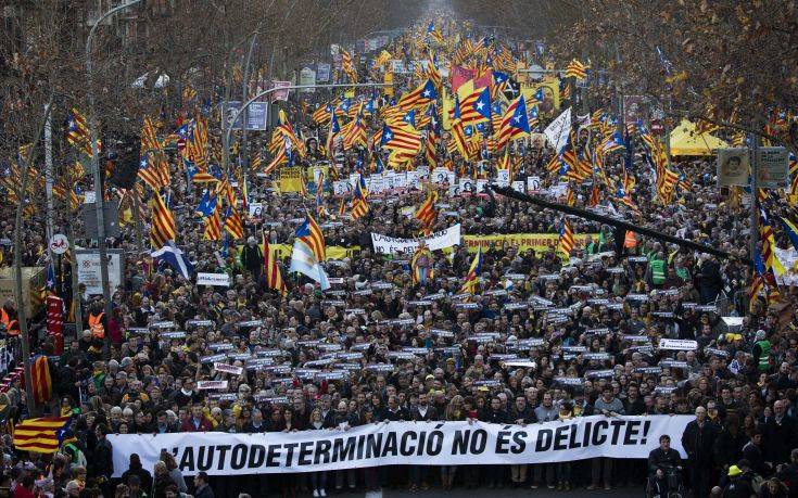 Βαρκελώνη: 200.000 διαδηλωτές υπέρ της ανεξαρτησίας της Καταλονίας
