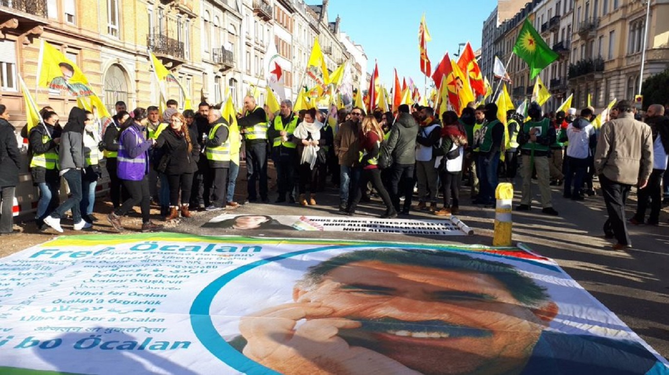 Γαλλία: Διαδηλώσεις Κούρδων για τον ηγέτη τους Αμπντουλάχ Οτσαλάν