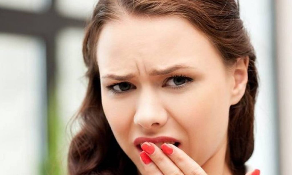 Πικρή γεύση στο στόμα: Ποιες είναι οι πιθανές αιτίες;