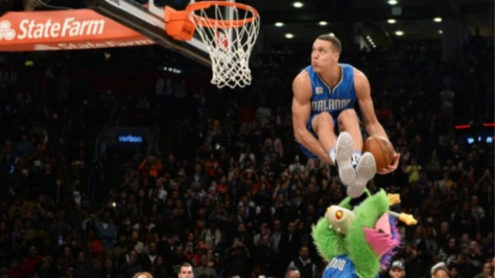 Οι ηττημένοι που «τρέλαναν» κόσμο σε διαγωνισμό καρφωμάτων! (βίντεο)