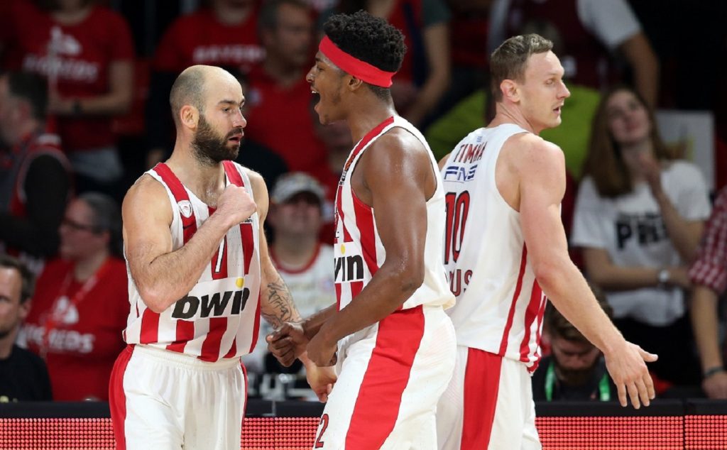 Ολυμπιακός: Ως προσπάθεια εκφοβισμού ερμηνεύουν την αφαίρεση έξι βαθμών