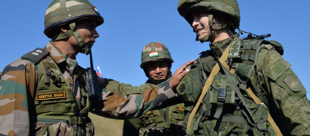 Ρωσία-Ινδία: Καταργούν το δολάριο στις μεταξύ τους εξοπλιστικές συμφωνίες