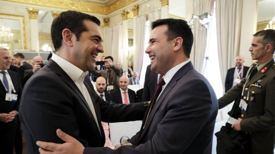 Πανευτυχής ο Α.Τσίπρας για το βραβείο Κλάιστ – Το παρέλαβε από κοινού με τον Ζ.Ζάεφ