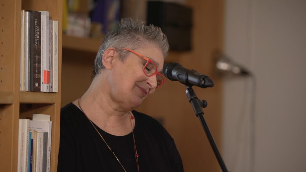 Αφροδίτη Μάνου: «Σία και Τασία σας ξεβλαχέψαμε. Τα Λουΐ Βιτόν σας και ξου – Γρήγορα σπίτια σας»