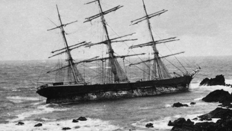 Εξαφανισμένο πλοίο εδώ και 120 χρόνια εμφανίστηκε ξαφνικά μέσα από την άμμο (φωτό)