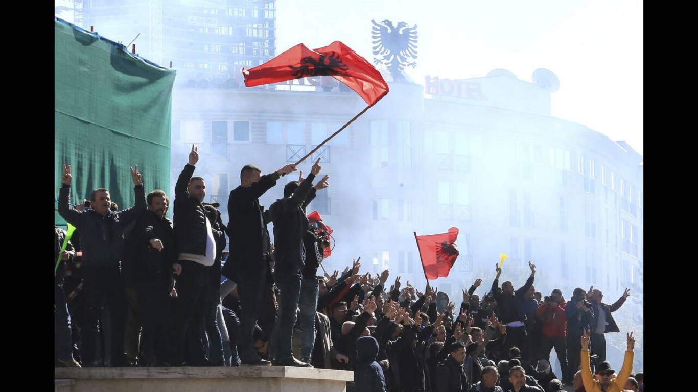 Αλβανία: Δεκαπέντε συλλήψεις για τις χθεσινές επεισοδιακές διαδηλώσεις