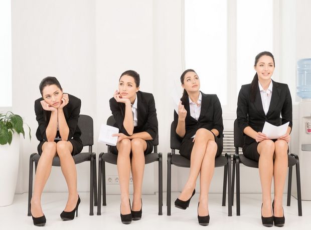 Τι αποκαλύπτει για την προσωπικότητά σας ο τρόπος που κάθεστε – Αυτά είναι τα «μυστικά της γλώσσας του σώματος