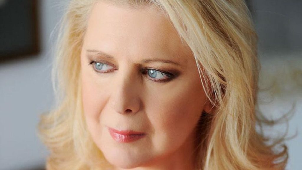 Πολύ δημοφιλής τραγουδιστής έξω φρενών με την Ε. Ακρίτα: «Φρίκαρα με αυτά που είπε…»