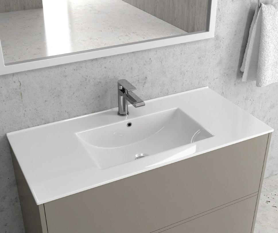 Βάζει σε βουλωμένο νιπτήρα ένα μικρό σωληνάκι- Μόλις δείτε το λόγο θα το κάνετε αμέσως (βίντεο)