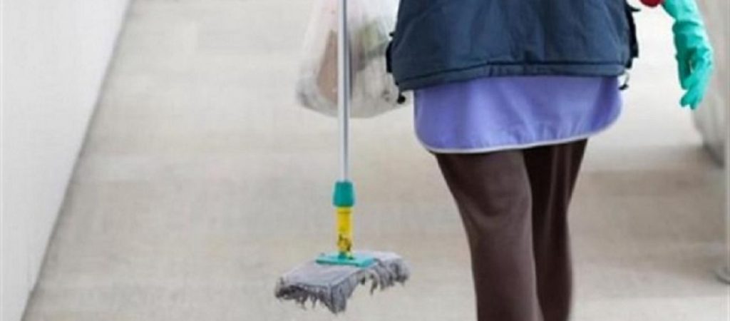 Καθαρίστριες έξω από το υπουργείο Υγείας: «Η κυβέρνηση κάνει ”σπαστές” καθαρά για ψηφοθηρικούς λόγους» (βίντεο-φωτο)