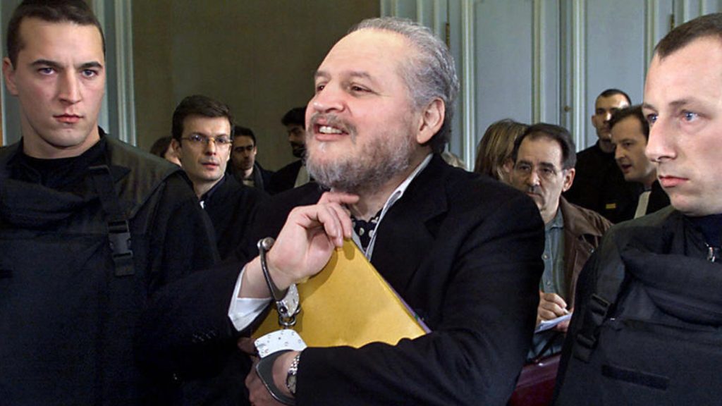 Λίστα με χίλιους στόχους έχει καταρτίσει στο κελί της φυλακής του ο «Κάρλος το Τσακάλι»- «Διψάει» για εκδίκηση (φωτο)