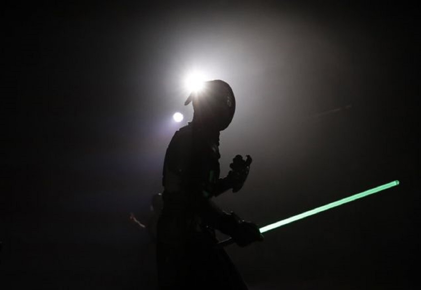 Φανς του Star Wars κρατηθείτε: Η μάχη με φωτόσπαθα έγινε άθλημα! (φωτο-βίντεο)
