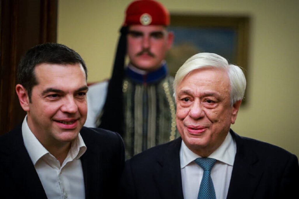 Ορκωμοσία των νέων υπουργών: Θρησκευτικό όρκο έδωσαν οι πασοκογενείς Θάνος Μωραΐτης και Άγγελος Τόλκας (φωτο)