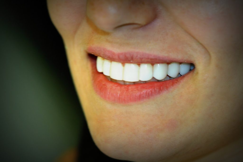 Έτσι θα εντοπίσετε έναν εγωιστή- Απλά ρίξτε μια ματιά στα μπροστινά του δόντια