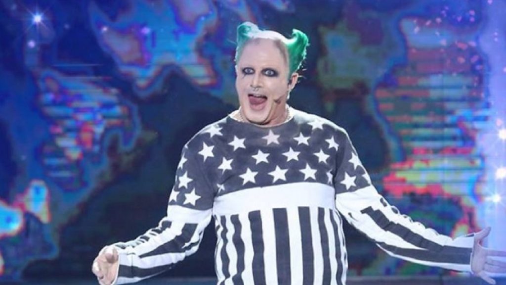 «Your Face Sounds Familiar»: Η μεταμφίεση του Τσαρούχα σε… Prodigy! (βίντεο)