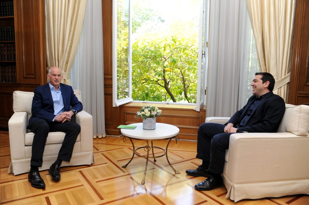 Σχέδιο Α.Τσίπρα για  «άλωση» του ΠΑΣΟΚ «απορροφώντας» τον ΓΑΠ