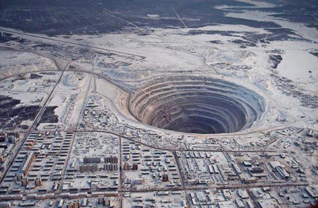 Τί συνάντησαν οι Σοβιετικοί όταν άνοιξαν τη βαθύτερη τρύπα στη Γη στα 12.261 μέτρα; (φωτό) – (upd)