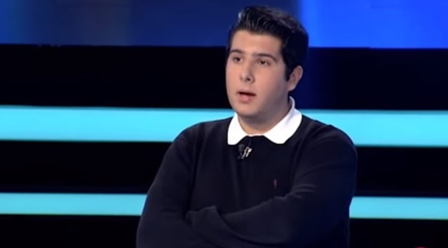 Ο ΠΑΣΟΚος που πήγε στη Μπεκατώρου και τής «την έπεσε», δηλώνοντας «πράσινος μέχρι το κόκκαλο!» (βίντεο)